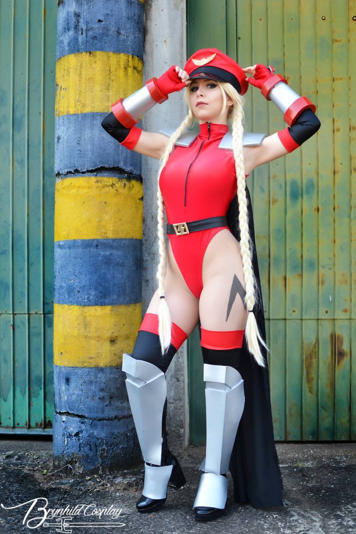 Brynhild Cosplay - Bison - Street Fighter